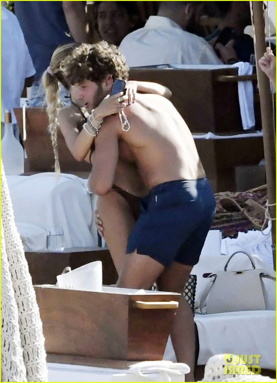 Delilah Belle Hamlin & Eyal Booker Pack on the PDA During Mykonos