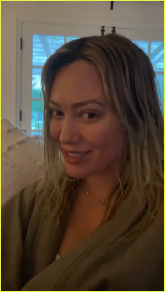 hilary duff accidentally dyes hair green 06
