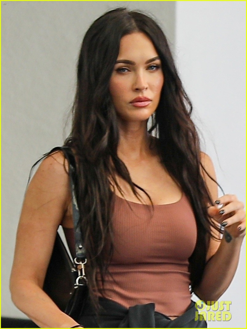 megan fox kicks off her day with trip to skincare clinic 024588618