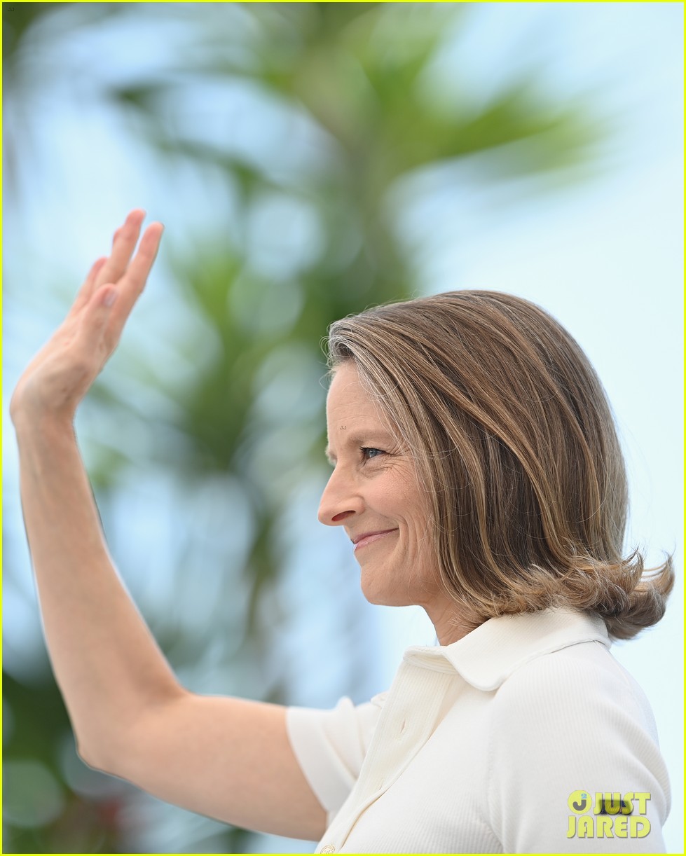 jodi foster receives honorary palme d or 06