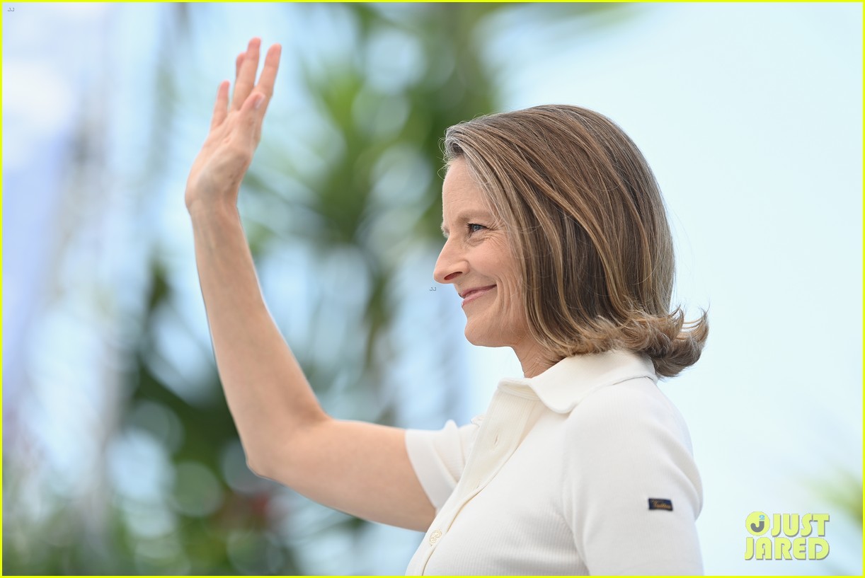 jodi foster receives honorary palme d or 104583043