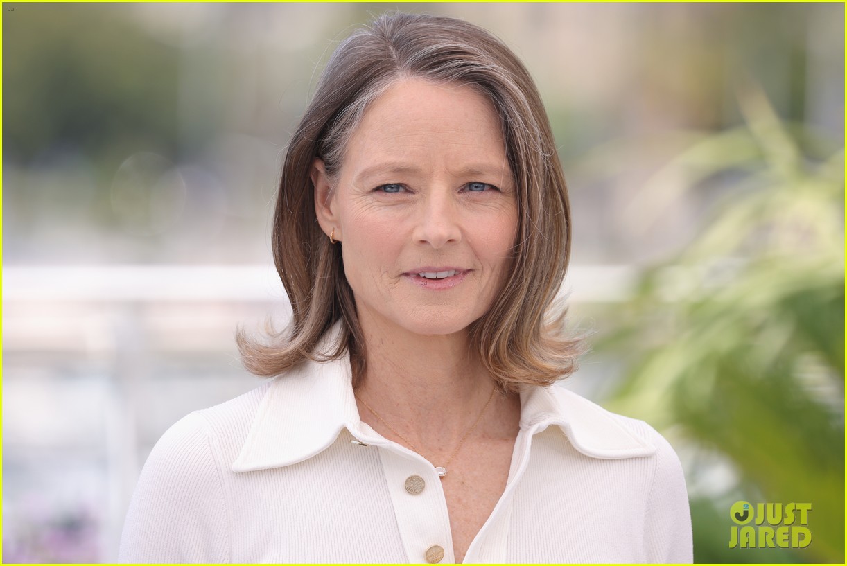 jodi foster receives honorary palme d or 40
