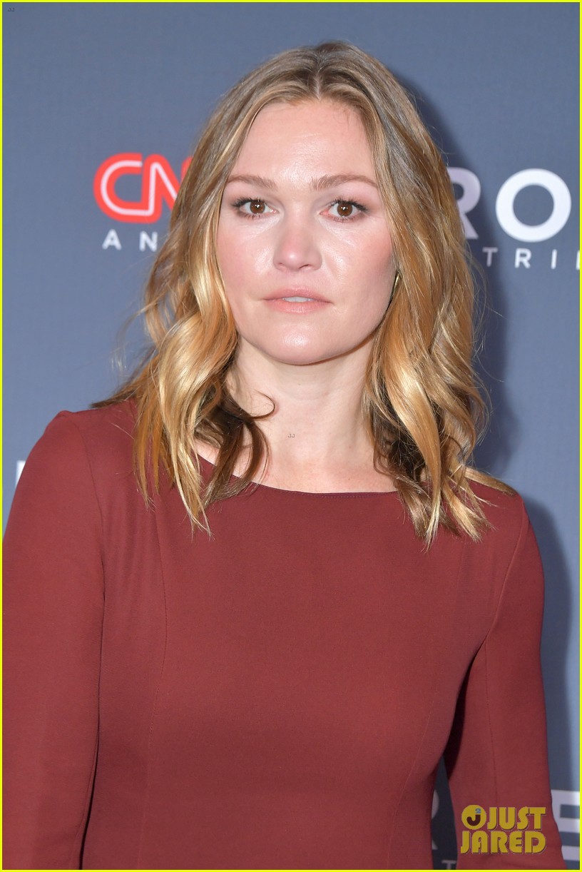 julia stiles reflects on working with heath ledger 024585887