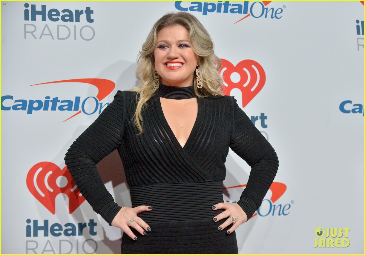 Kelly Clarkson Files To Be Declared Legally Single Amid Divorce From