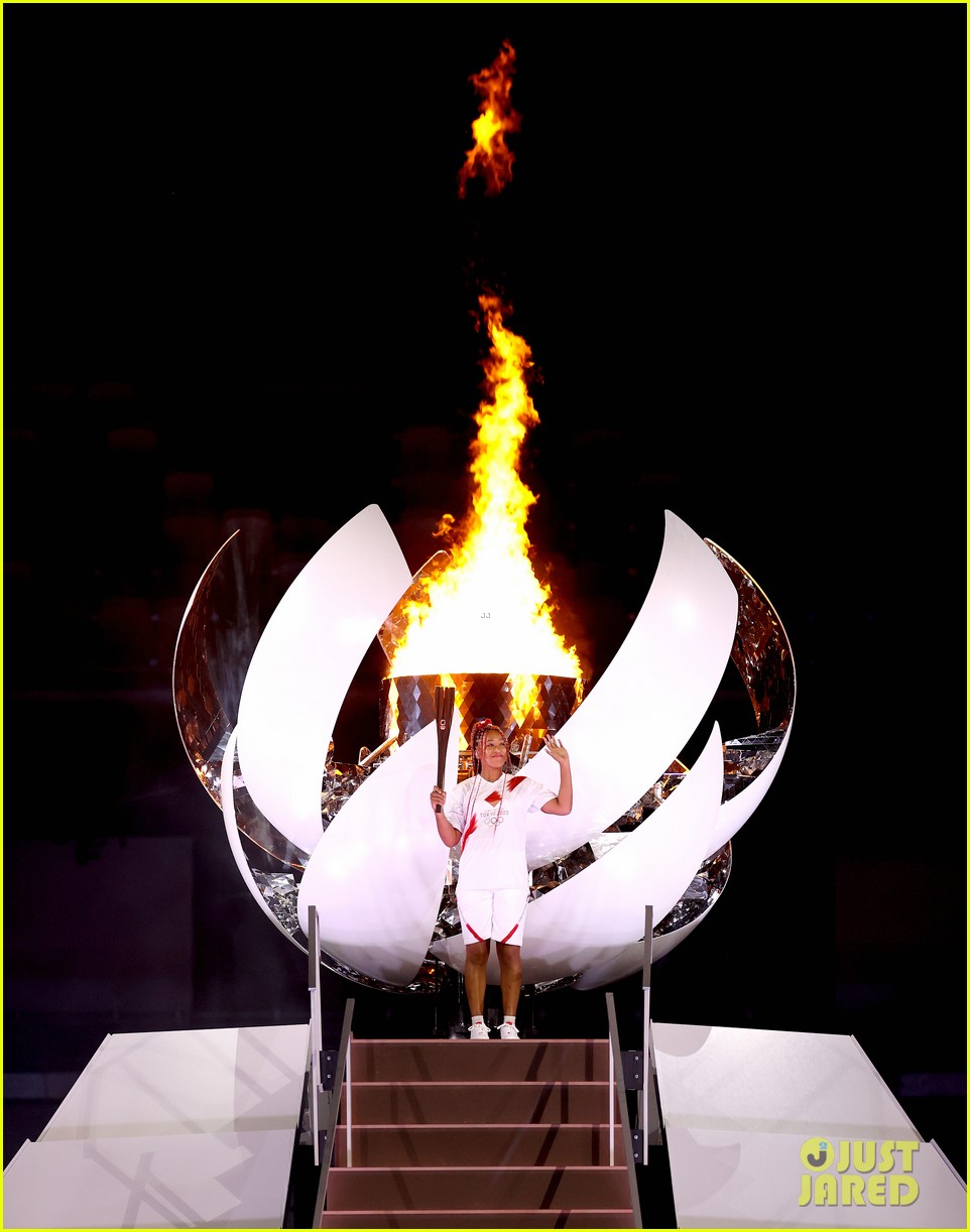 naomi osaka olympic flame opening ceremony 054594093