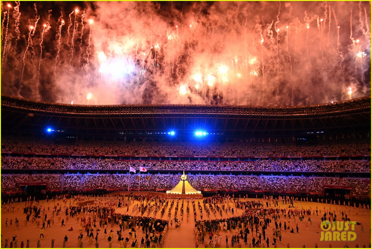 naomi osaka olympic flame opening ceremony 114594099