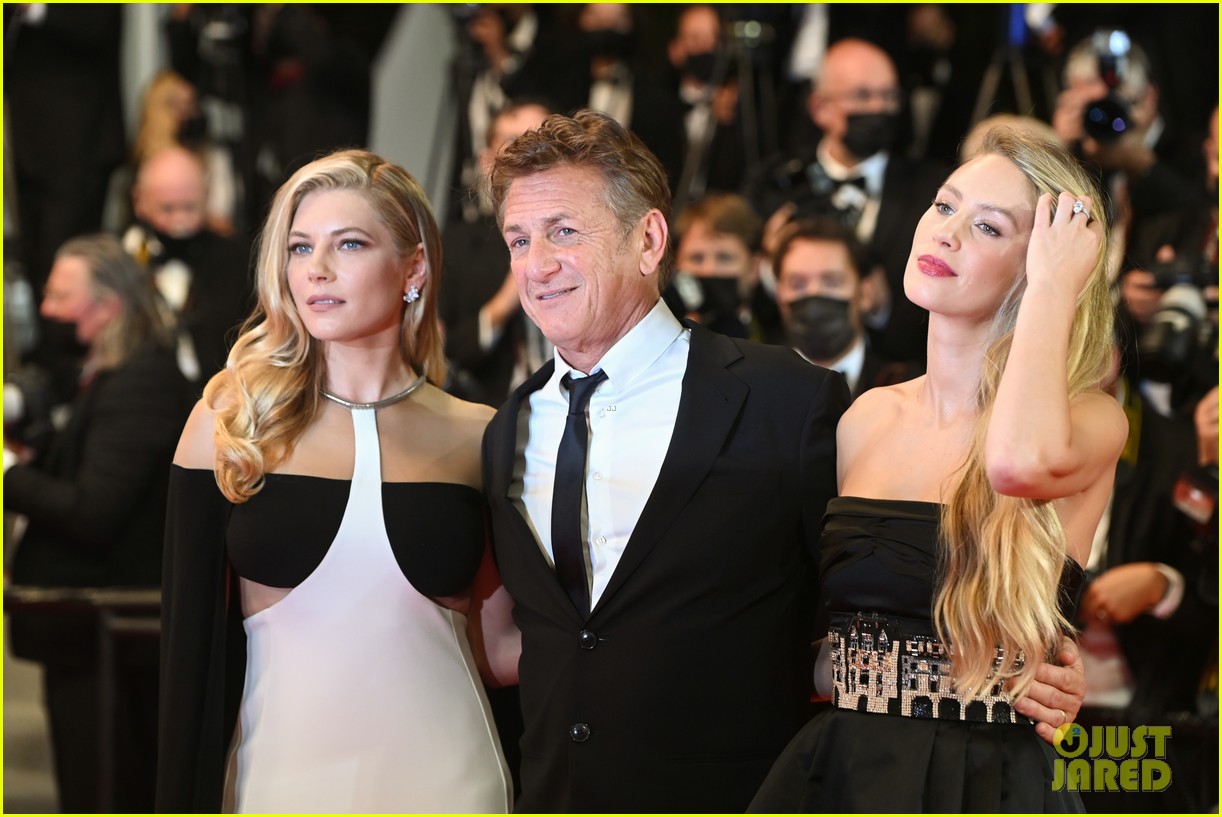 sean penn with his kids flag day cannes premiere 274586163