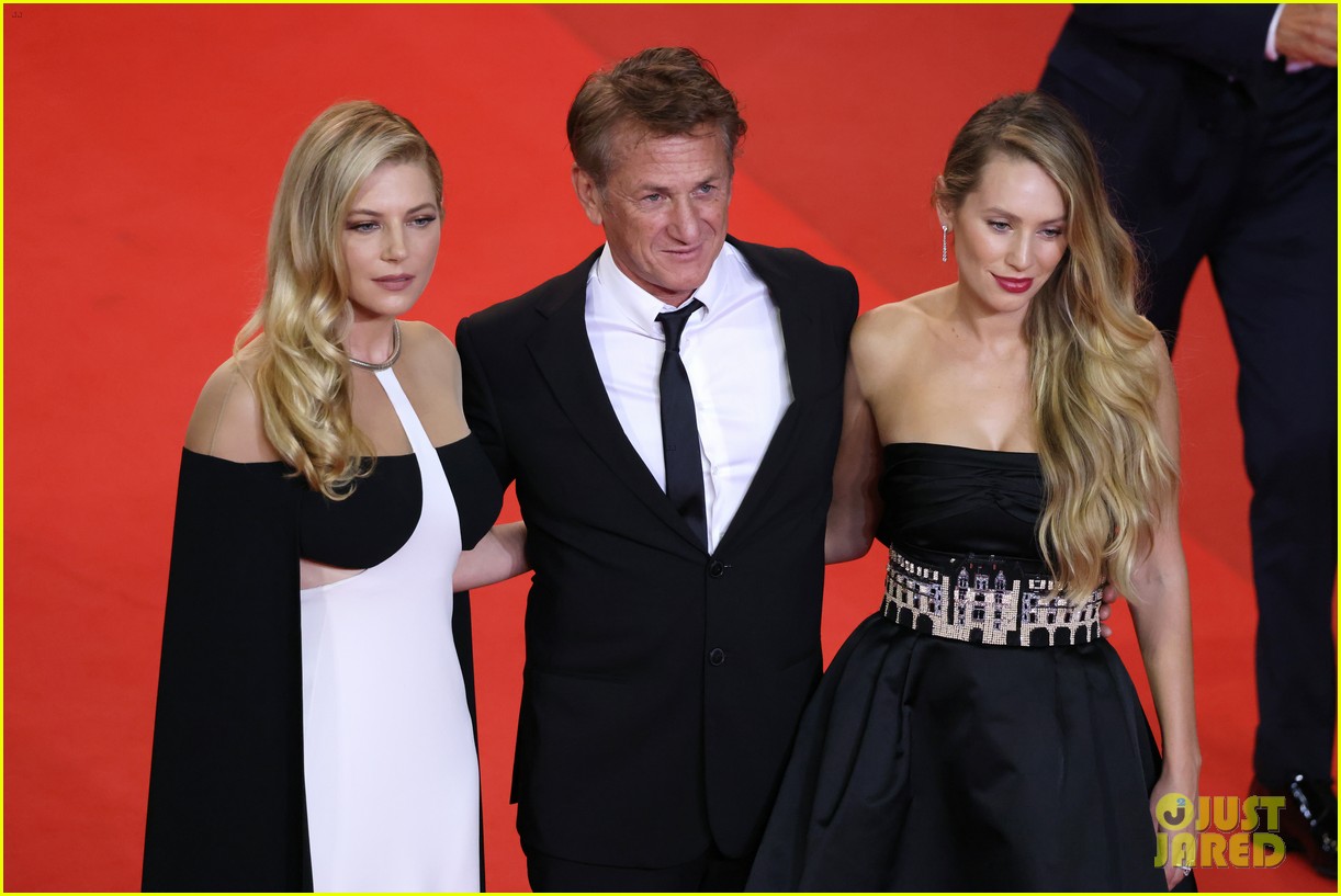 sean penn with his kids flag day cannes premiere 284586164