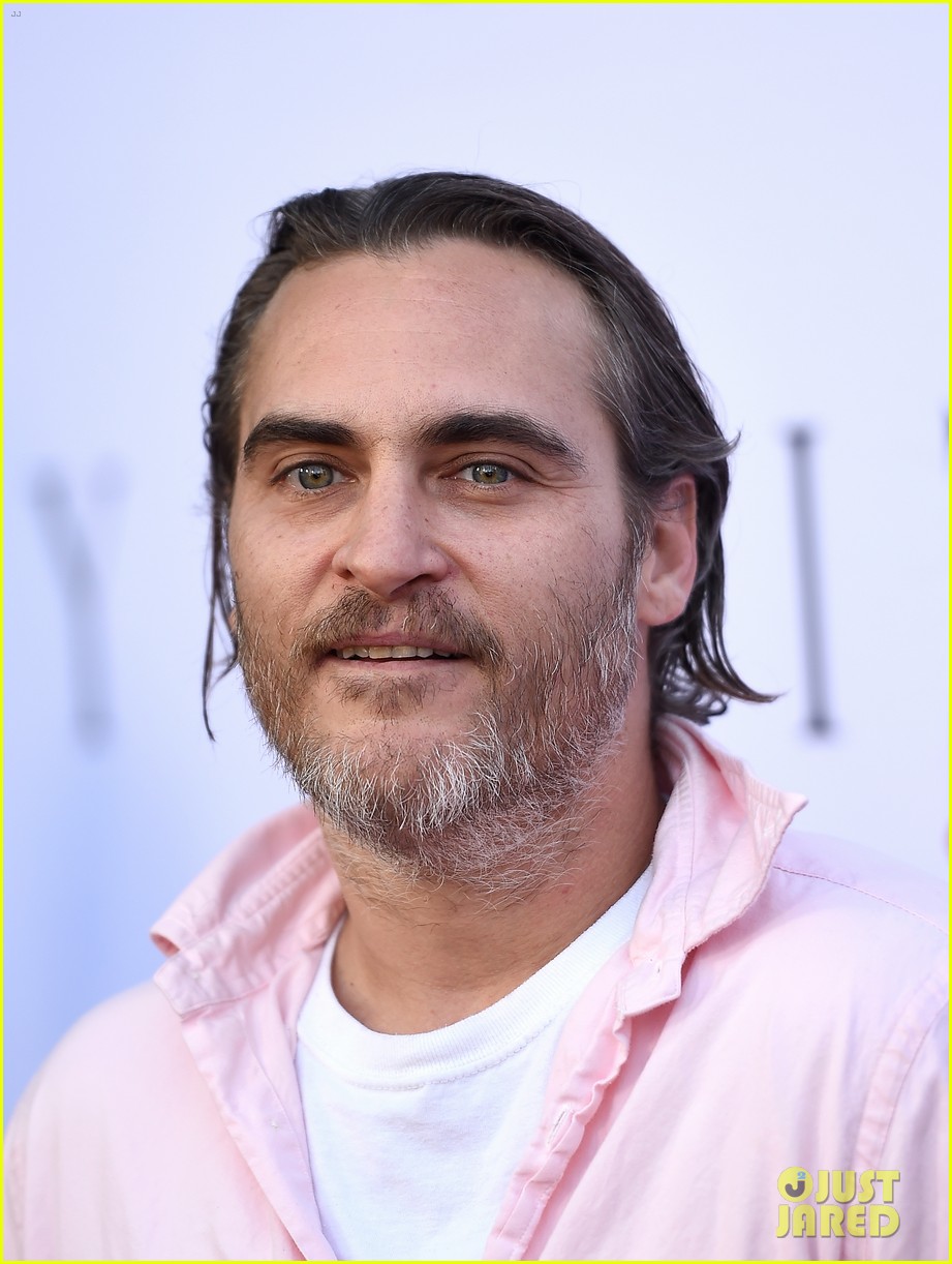 joaquin phoenix nearly unrecognizable on disappointment blvd set 08
