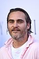 joaquin phoenix nearly unrecognizable on disappointment blvd set 08