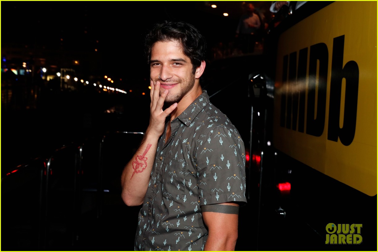 tyler posey comes out as queer 07