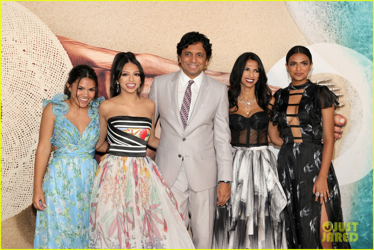 mnight shyamalan daughters wife old premiere 19