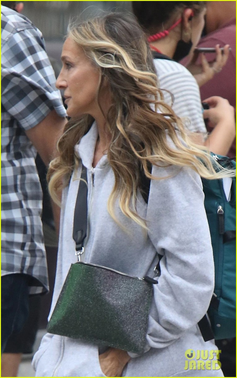 sarah jessica parker spotted set like that cast additions 004588453