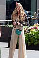 sarah jessica parker cynthia nixon fun outfits and just like that set 35