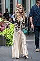 sarah jessica parker cynthia nixon fun outfits and just like that set 43
