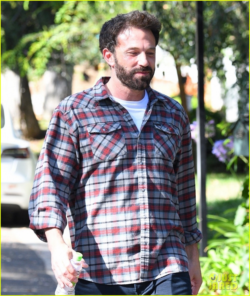 ben affleck sees his kids on saturday 024601278