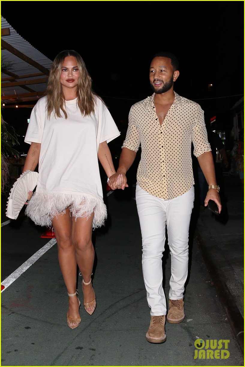 chrissy teigen and john legend step out dinner date in nyc 06