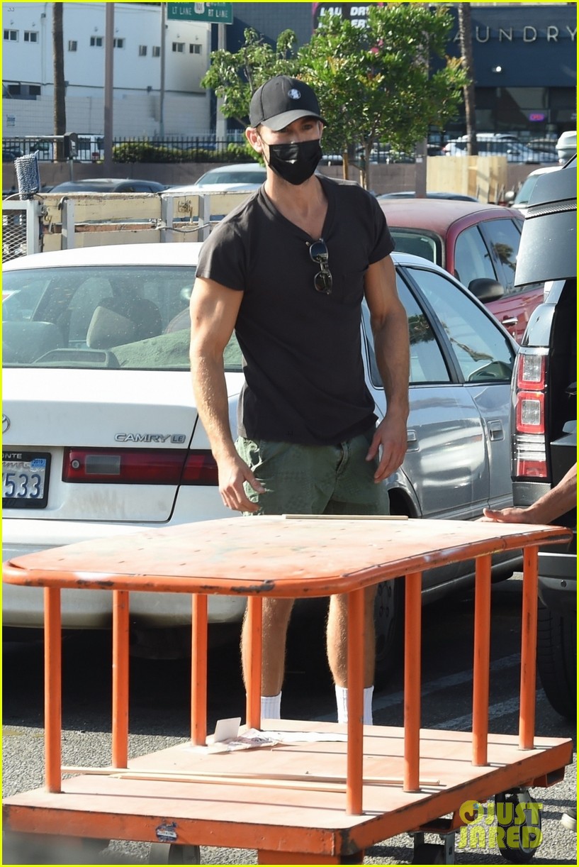 chace crawford picks up grill trip to home depot 08