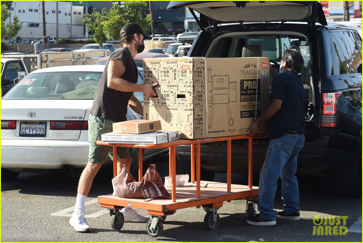 chace crawford picks up grill trip to home depot 174607713