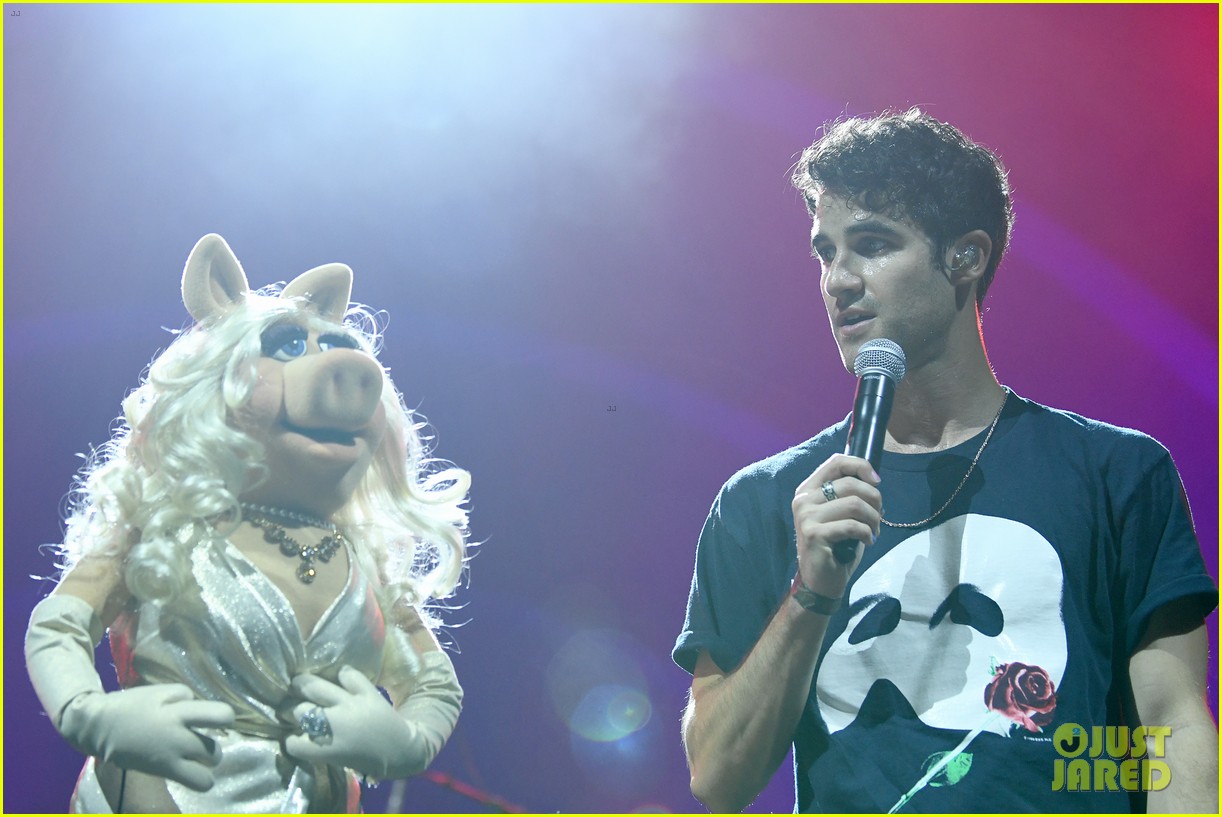 darren criss joined by the muppets at elsie fest 2021 05