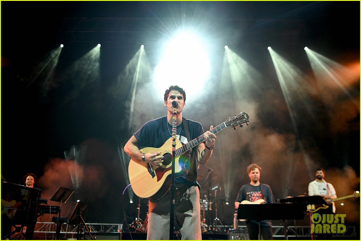 darren criss joined by the muppets at elsie fest 2021 09