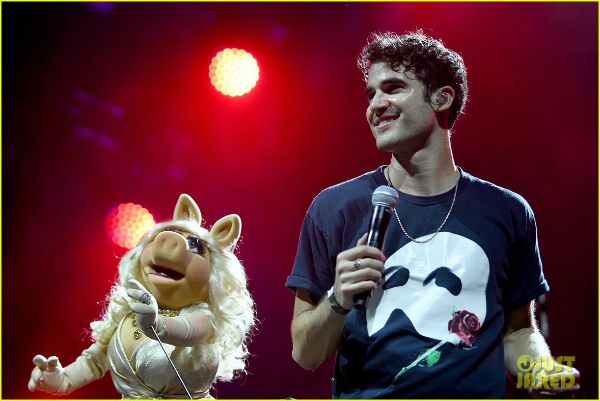 darren criss joined by the muppets at elsie fest 2021 21