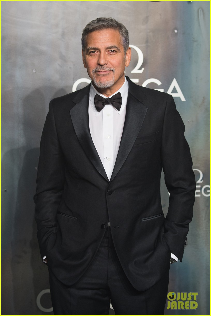 Clooney Helps Neighbors With Flood Clean Up In Lake Como Photo