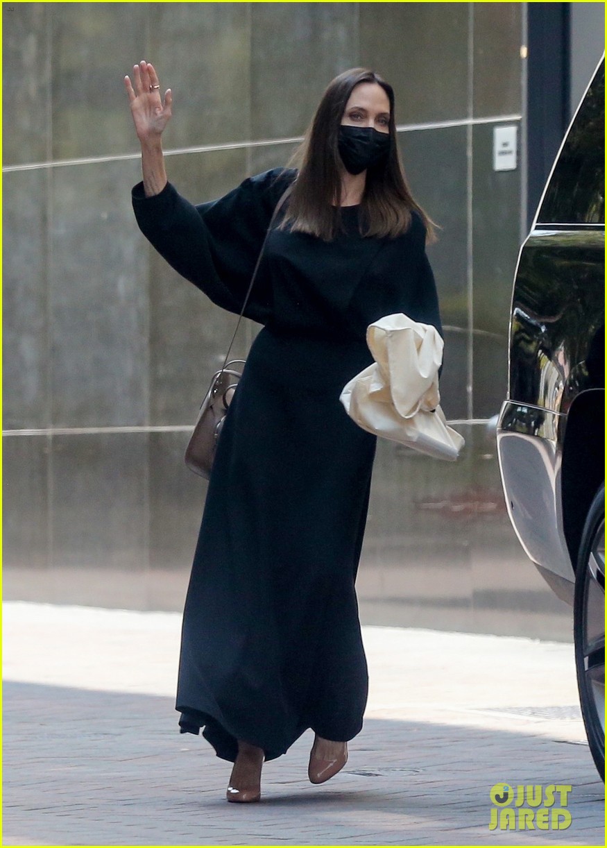 angelina jolie spotted in la after making instagram history 084608668