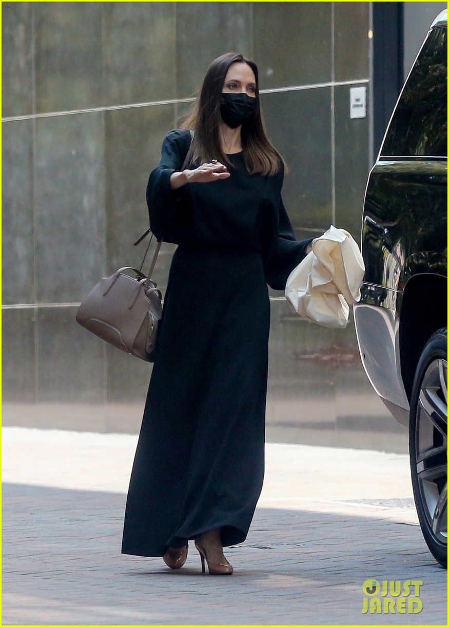 angelina jolie spotted in la after making instagram history 094608669