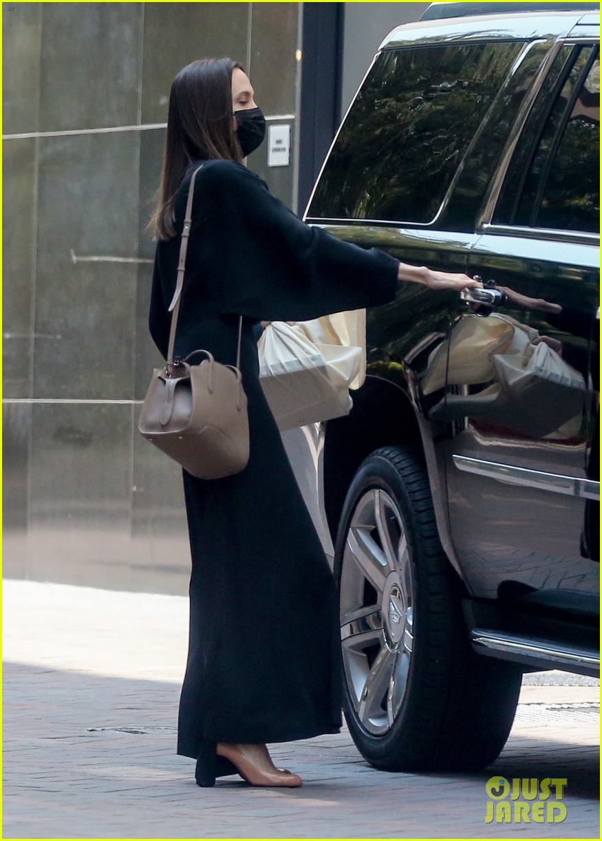 angelina jolie spotted in la after making instagram history 164608676