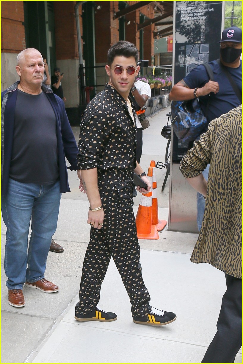jonas brothers leave greenwich village hotel in nyc 014598878
