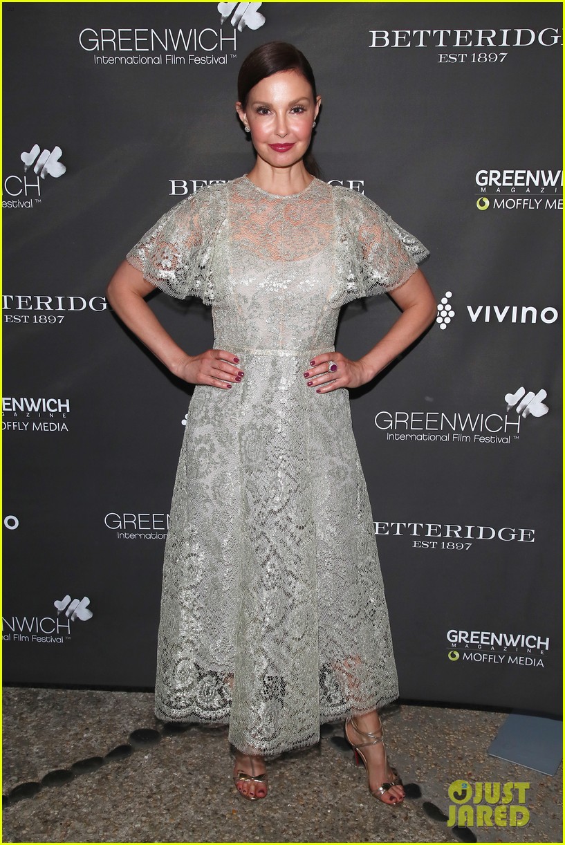 Ashley Judd Reveals She's Walking Again After Shattering Her Leg Photo