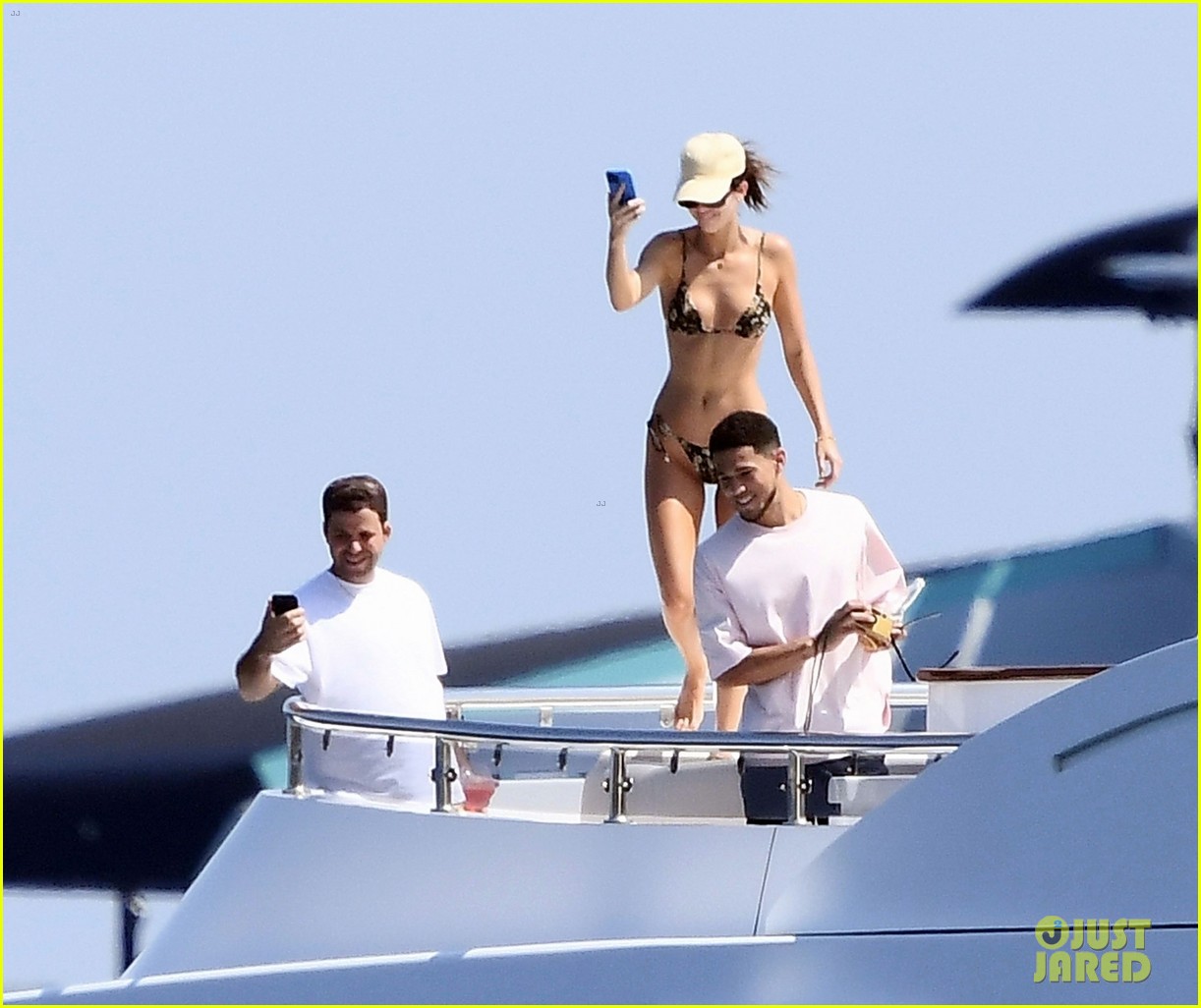 kendall jenner devin booker yacht day 014607320