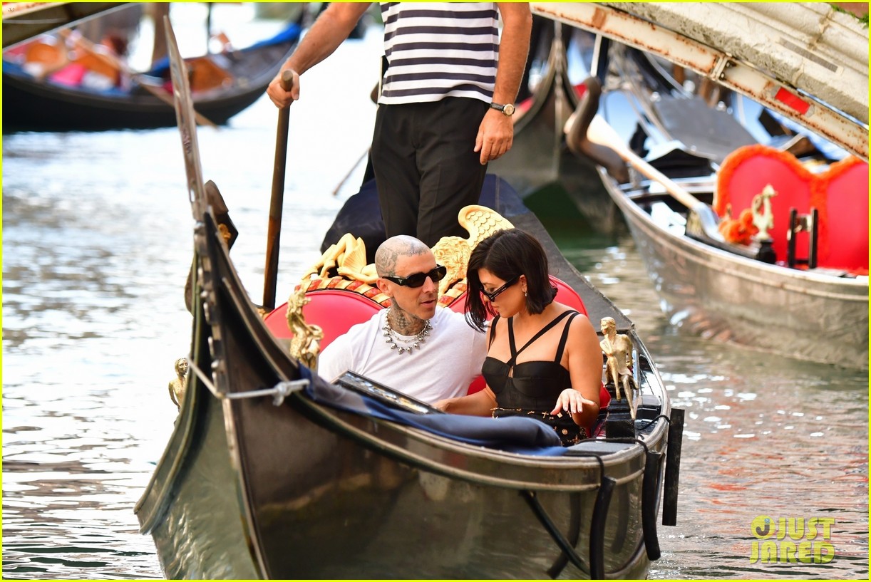 kourtney kardashian travis barker gondola ride pics 424612294