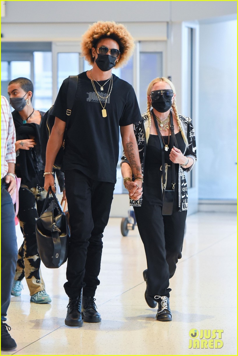 Madonna Holds Hands with Boyfriend Ahlamalik Williams at the Airport(01)