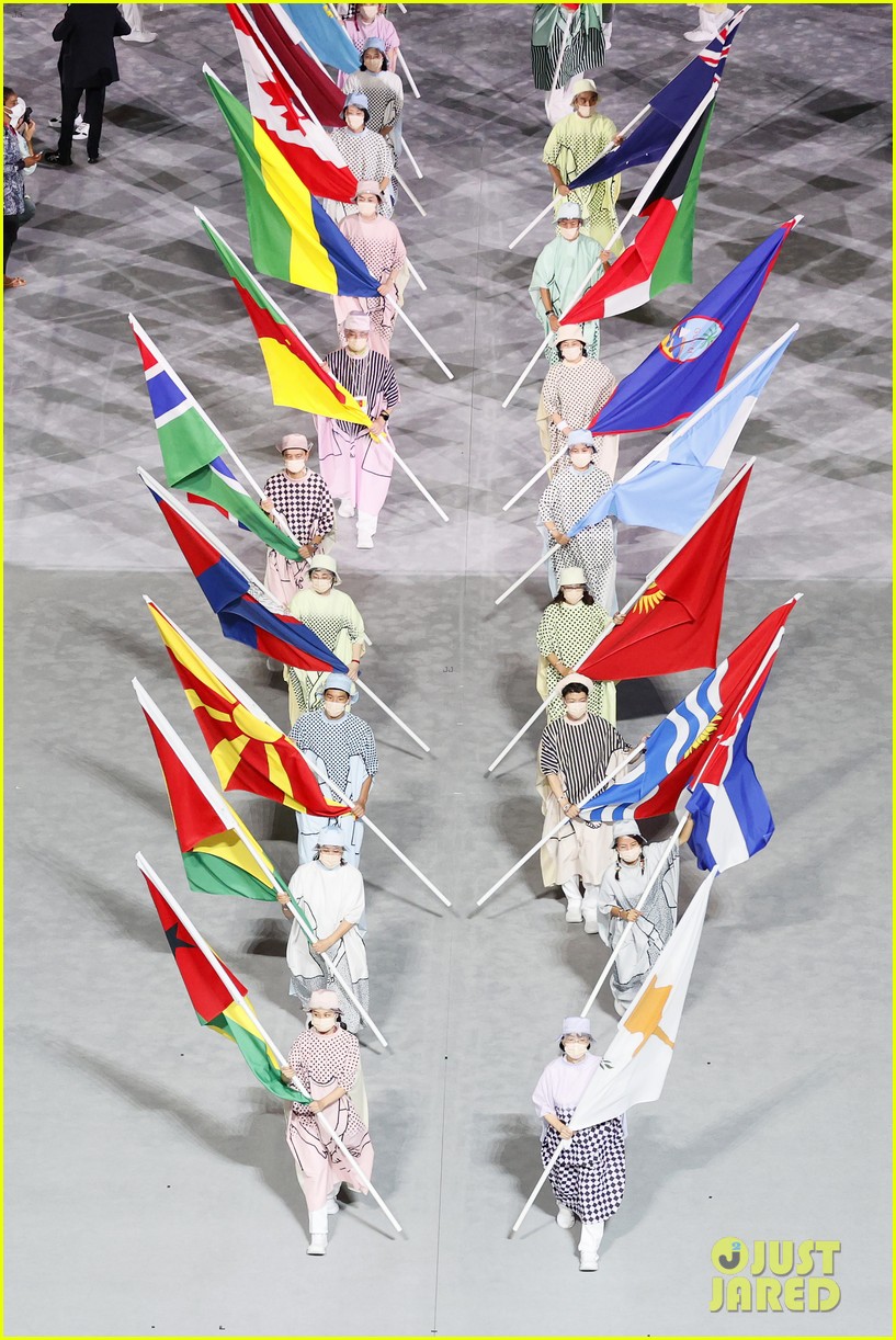 See All The Best Pictures From The 2020 Olympics Closing Ceremony