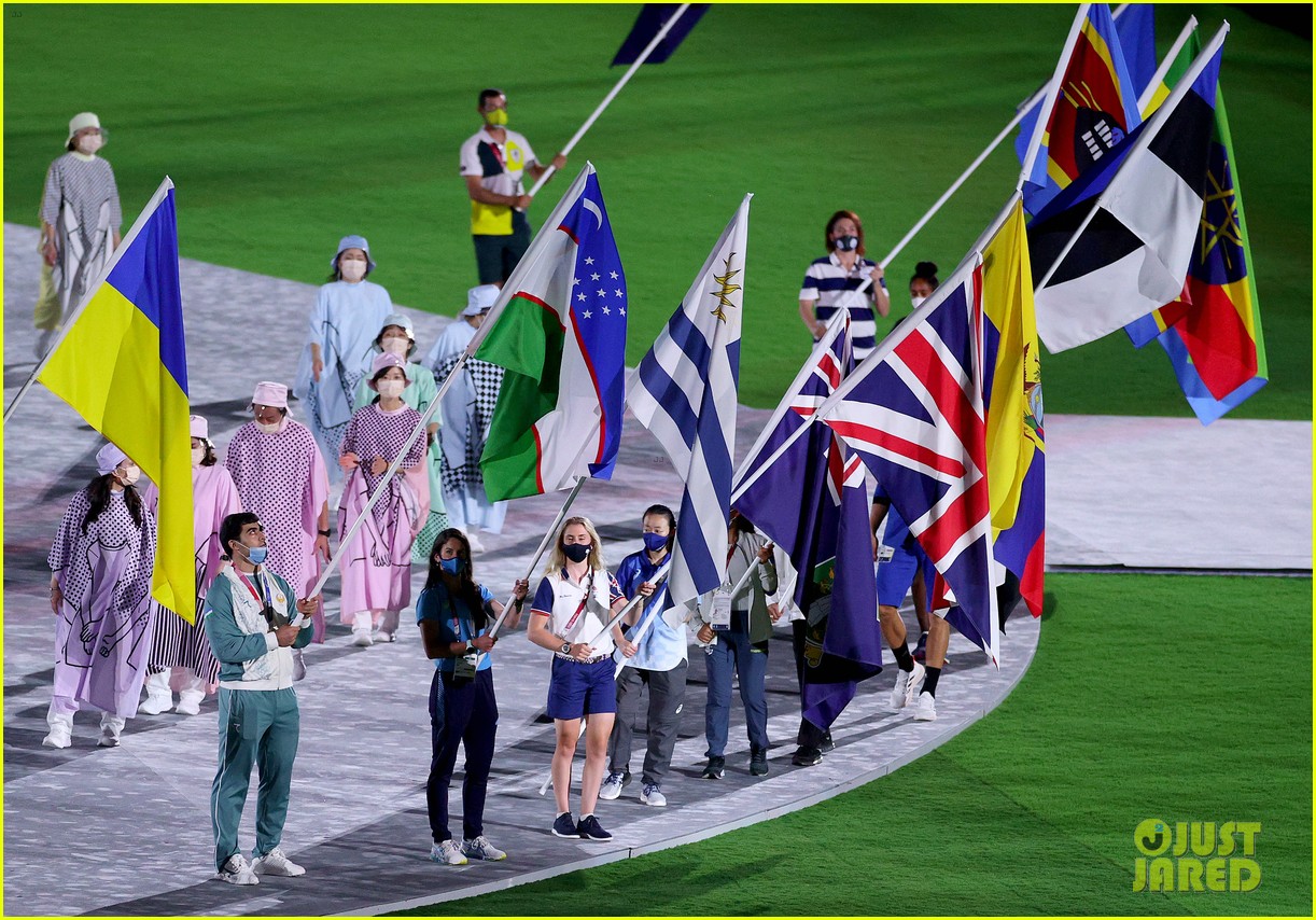 See All The Best Pictures From The 2020 Olympics Closing Ceremony