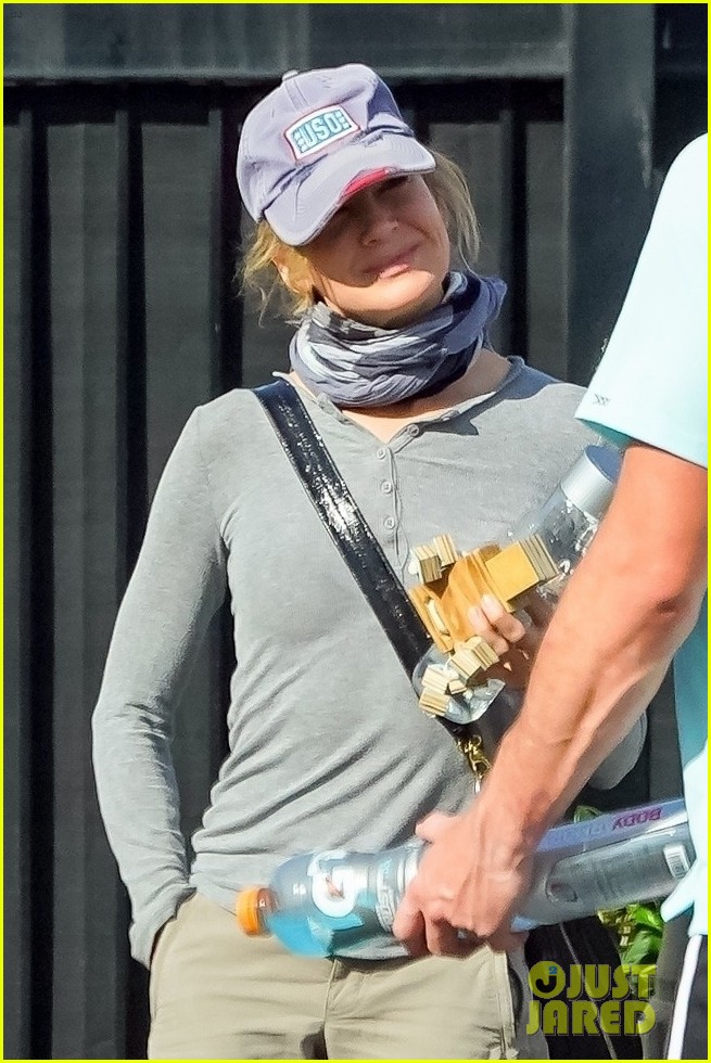 renee zellweger cheers on ant ansted at soccer game 05