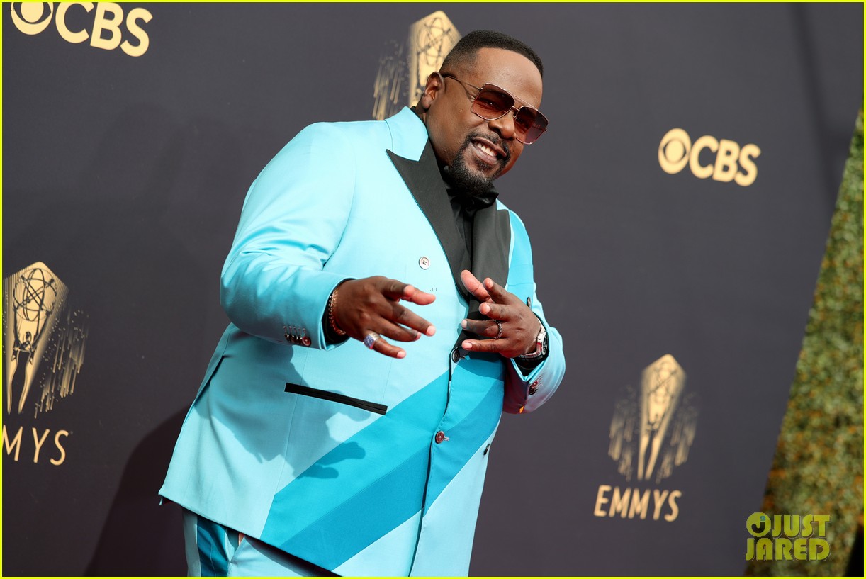 cedric entertainer wife lorna emmys red carpet 02