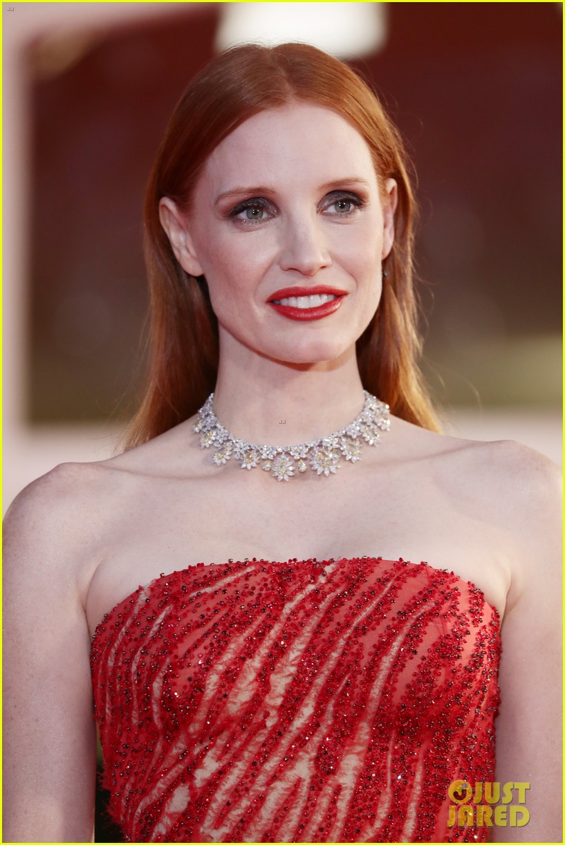 jessica chastain oscar isaac scenes from a marriage venice photo call 194615571
