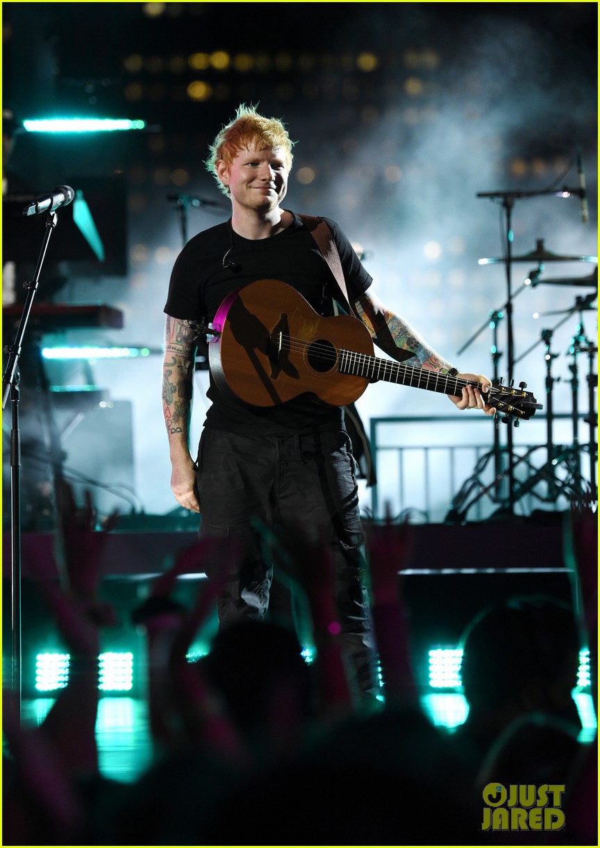 Ed Sheeran Is All Smiles During His Performance of 'Shivers' at the