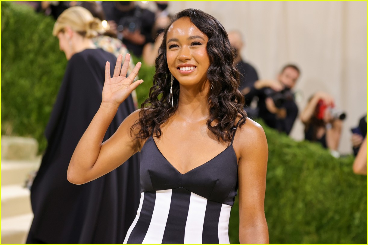 Tennis Stars Emma Raducanu & Leylah Fernandez Get Glam for Met Gala