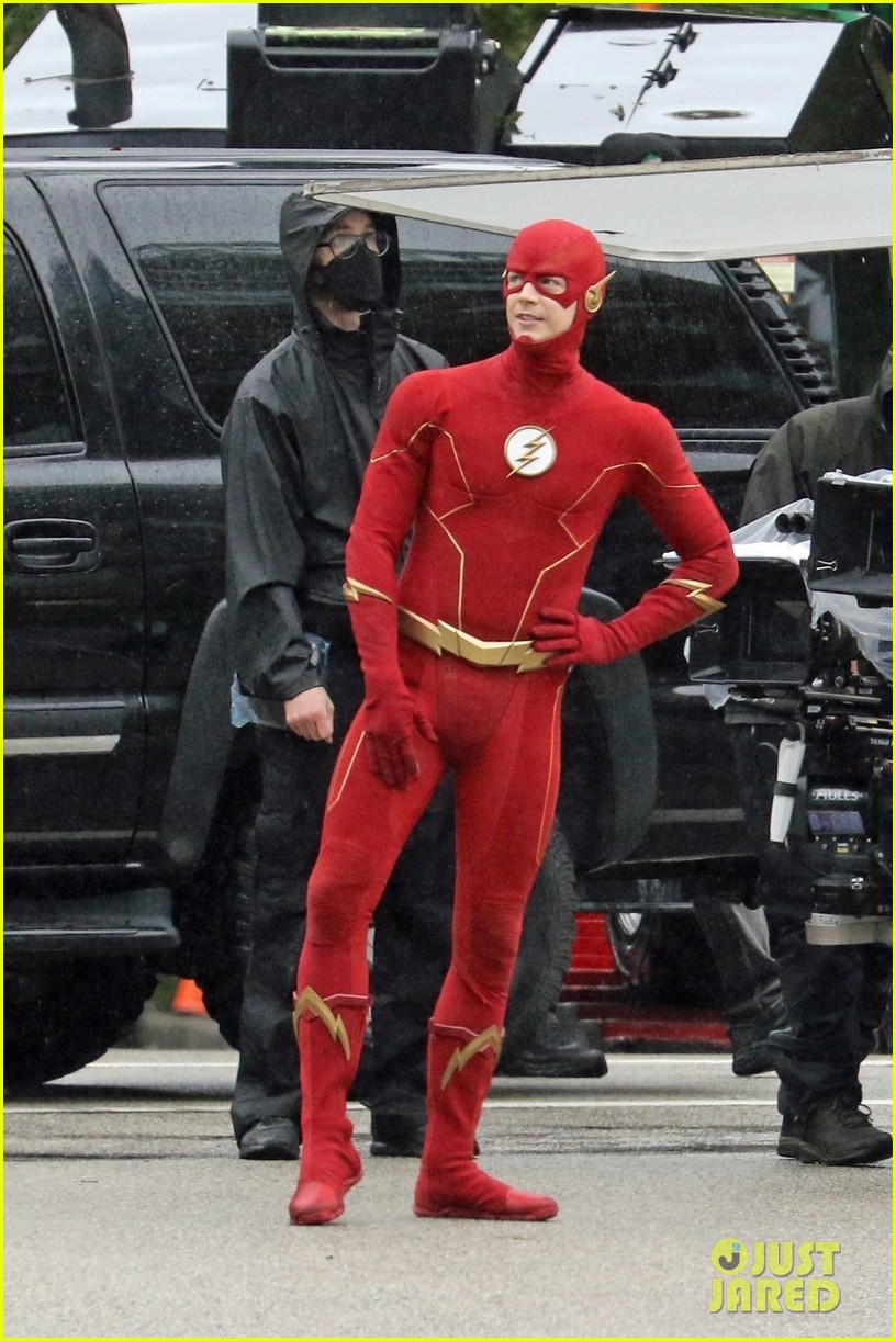 grant gustin photographed on the flash set for first time in season 8 104624669