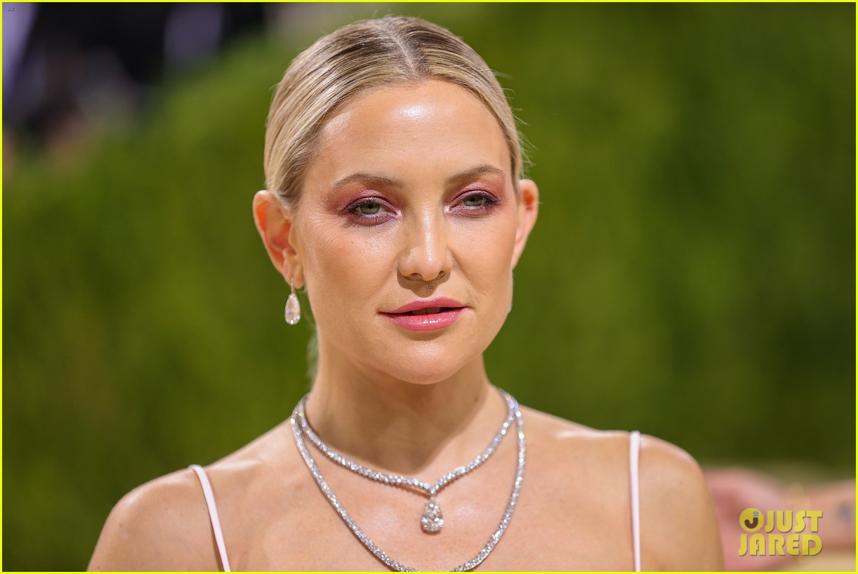 Kate Hudson Walks the Met Gala 2021 Red Carpet Hours After Announcing