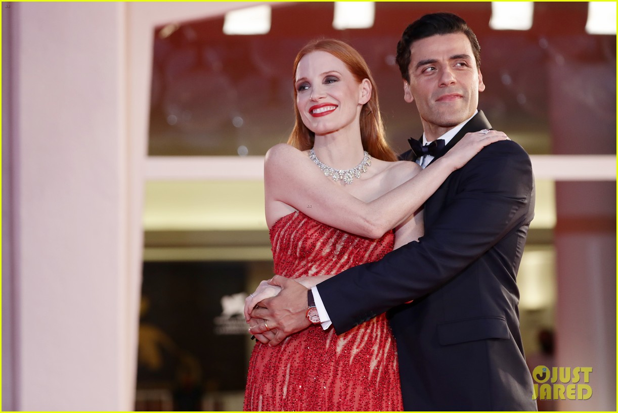 Jessica Chastain Thinks Her Viral Moment With Oscar Isaac Is Actually
