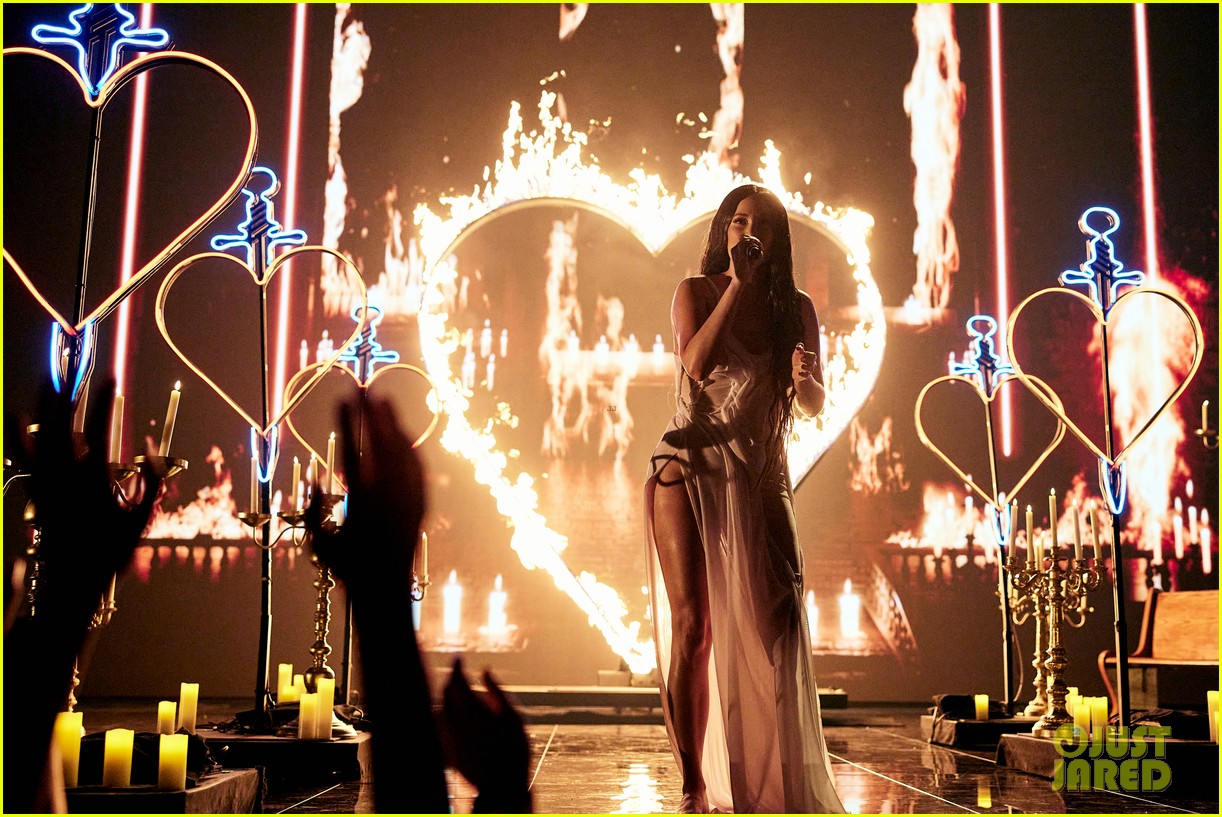 Kacey Musgraves Performs 'StarCrossed' Live for the First Time at MTV