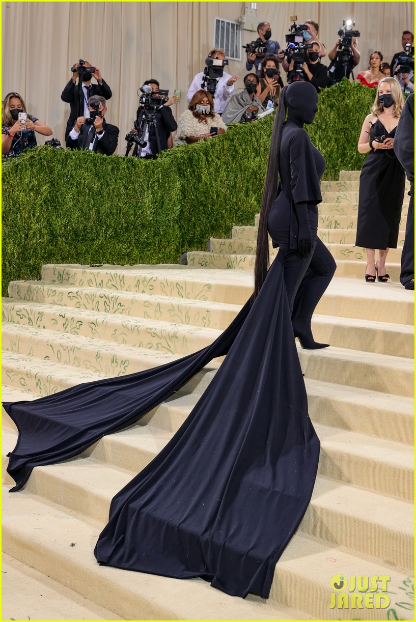 kim kardashian explains how her met gala look fit the events theme 014624770