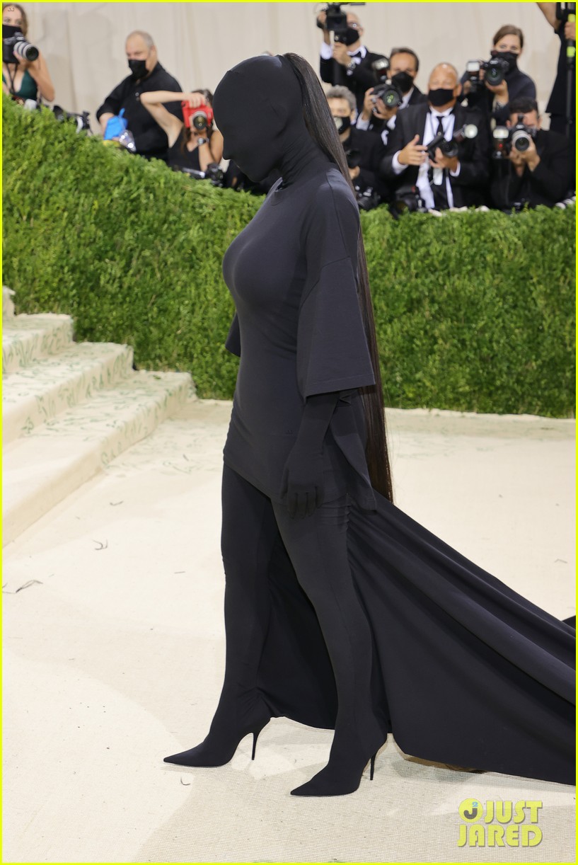 kim kardashian explains how her met gala look fit the events theme 044624773