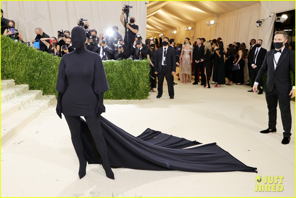kim kardashian explains how her met gala look fit the events theme 124624781