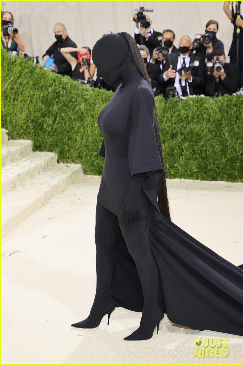 kim kardashian explains how her met gala look fit the events theme 134627128